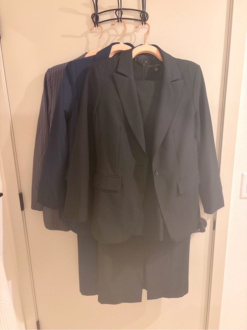 Banana Republic Professional Suit Bundle – 8 Pieces – Like New